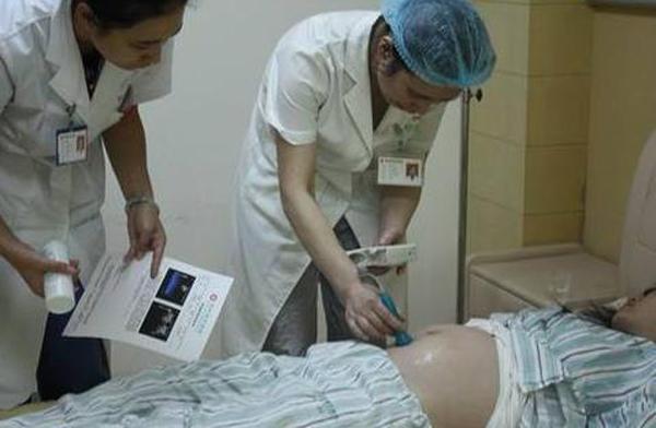 Đi khám tiền sản, chồng sững sờ khi vợ sắp cưới bầu 2 tháng dù chưa vượt rào