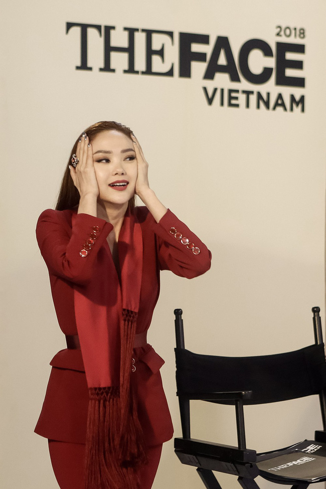 Võ Hoàng Yến khóc hết nước mắt, mang ơn Thanh Hằng khi không ăn miếng trả miếng vụ loại Lệ Nam trong tập 10 The Face