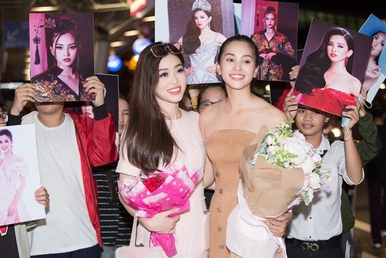 Tiểu Vy xinh đẹp về nhà sau hơn 1 tháng thi Miss World 2018, hội chị em Hoa hậu canh sân bay đón chào