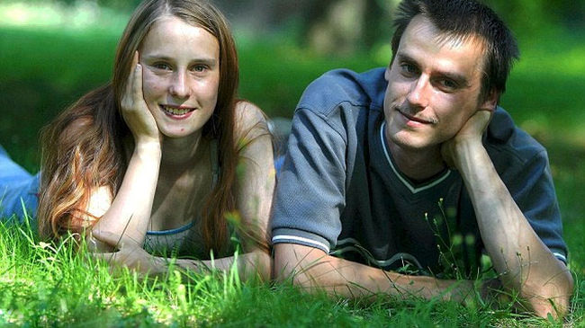 Bi kịch mối tình tội lỗi của 2 anh em ruột: Chồng đi tù, 4 con không bình thường