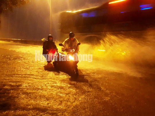 Mưa không ngừng nghỉ, Quốc lộ 1 qua Quảng Nam gần như tê liệt