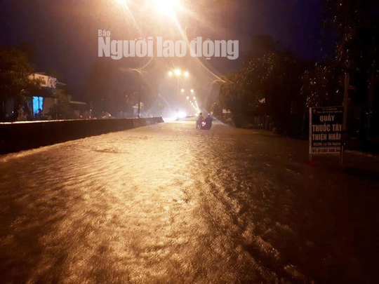 Mưa không ngừng nghỉ, Quốc lộ 1 qua Quảng Nam gần như tê liệt