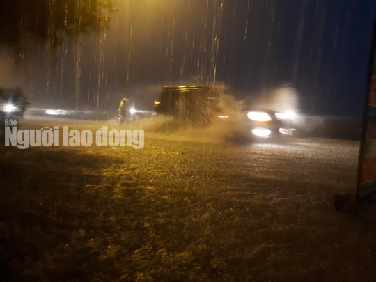 Mưa không ngừng nghỉ, Quốc lộ 1 qua Quảng Nam gần như tê liệt