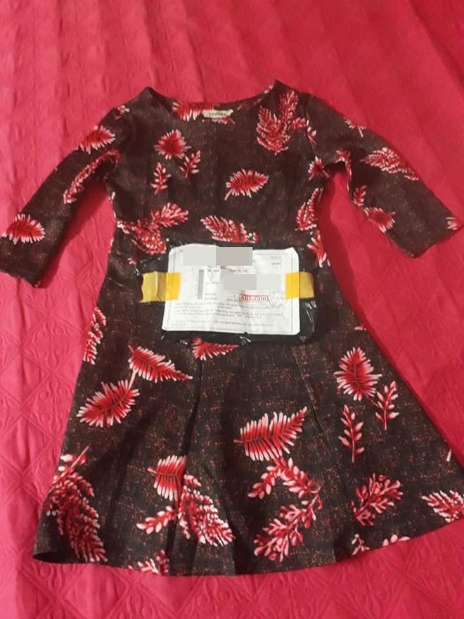 Đặt mua váy hoa thướt tha nhận ngay sản phẩm cứng ngắc nhăn nhúm, cô gái phản ánh còn bị shop mắng chửi và chặn Facebook