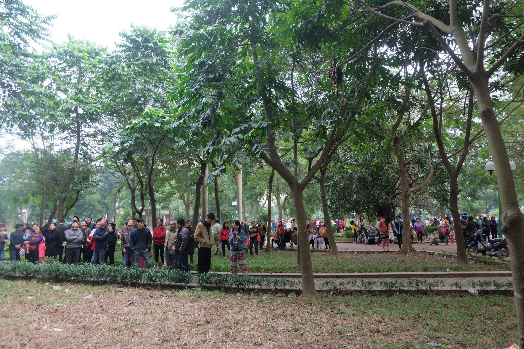 Cháy dữ dội ở tầng 31 CC Linh Đàm, hàng nghìn cư dân hoảng hốt tháo chạy bằng cầu thang bộ