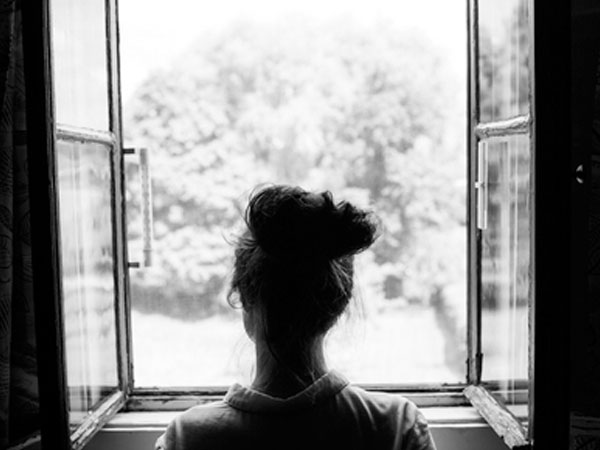 Chồng đẹp trai mà chẳng cho tôi làm đẹp