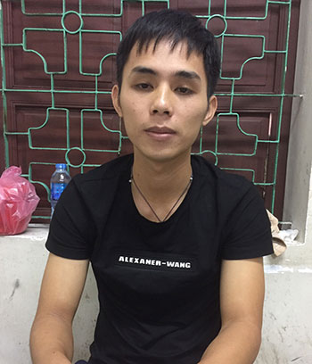 Người đi xe máy chém đứt gân tay tài xế khi bị xúc phạm