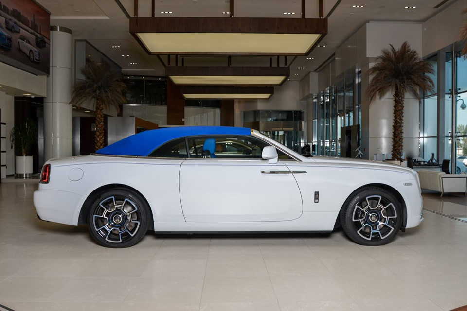 Rolls-Royce Dawn phối màu độc đáo ở Abu Dhabi