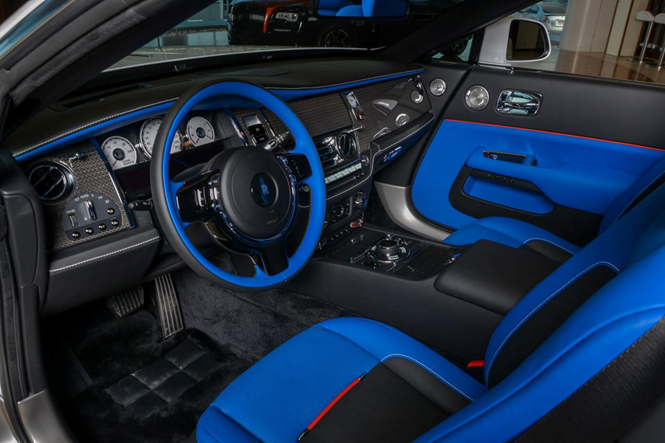 Rolls-Royce Dawn phối màu độc đáo ở Abu Dhabi
