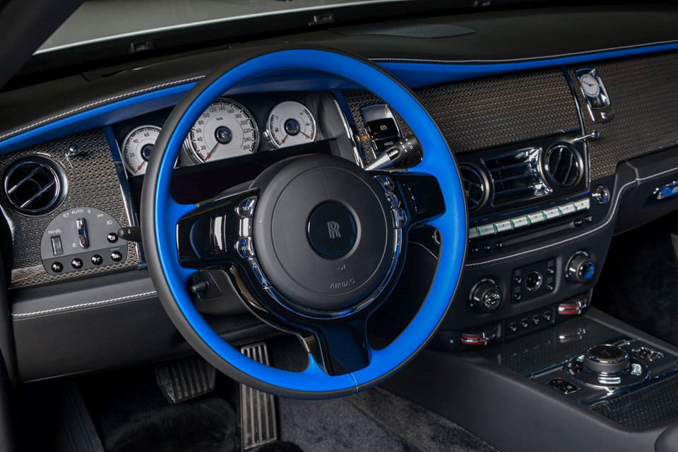 Rolls-Royce Dawn phối màu độc đáo ở Abu Dhabi