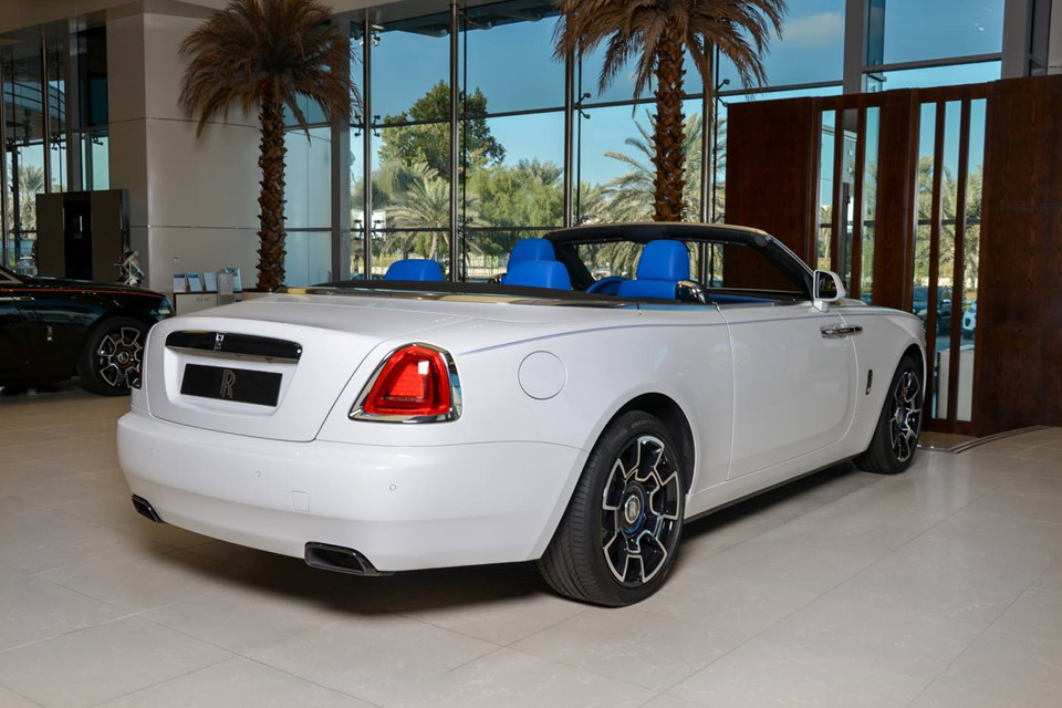 Rolls-Royce Dawn phối màu độc đáo ở Abu Dhabi