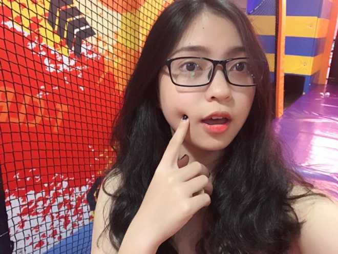 Nhờ hiệu ứng từ người yêu, bạn gái Quang Hải bất ngờ xuất hiện trên báo Thái