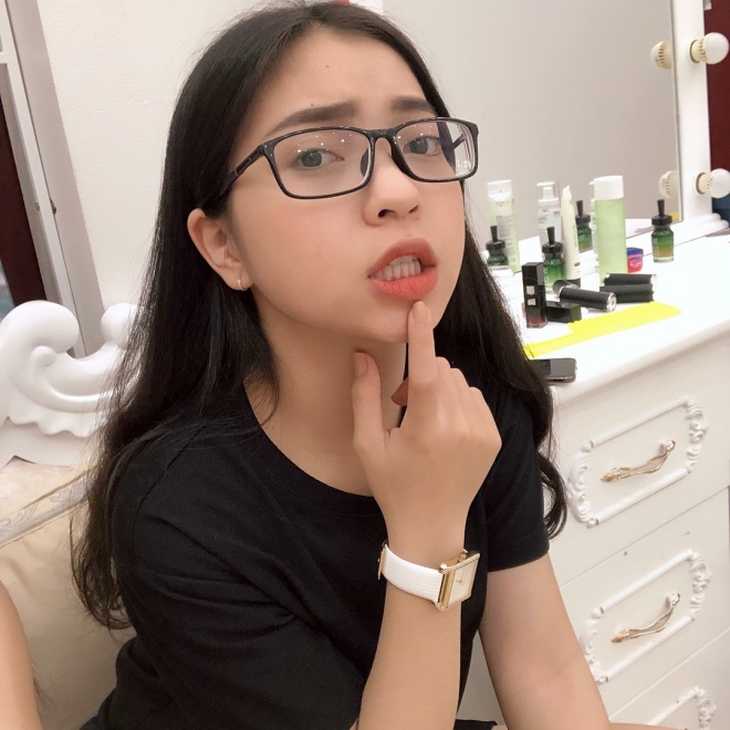 Nhờ hiệu ứng từ người yêu, bạn gái Quang Hải bất ngờ xuất hiện trên báo Thái