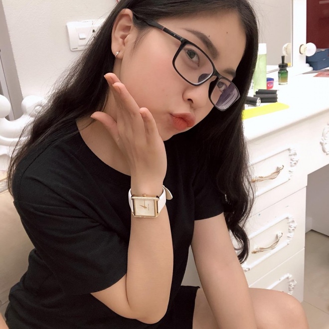 Nhờ hiệu ứng từ người yêu, bạn gái Quang Hải bất ngờ xuất hiện trên báo Thái