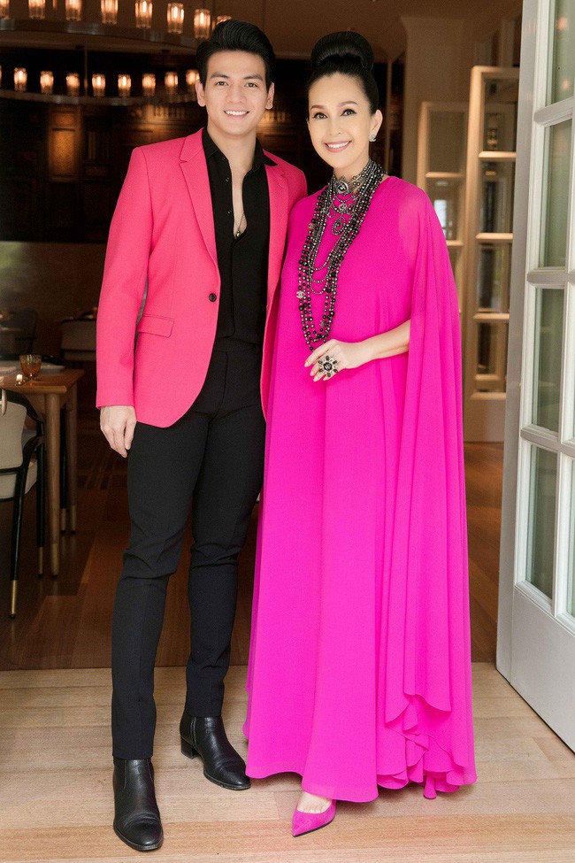 Ông xã doanh nhân hiếm hoi lộ diện, tình tứ hết cỡ cùng Diễm My trong tiệc sinh nhật tròn 56 tuổi