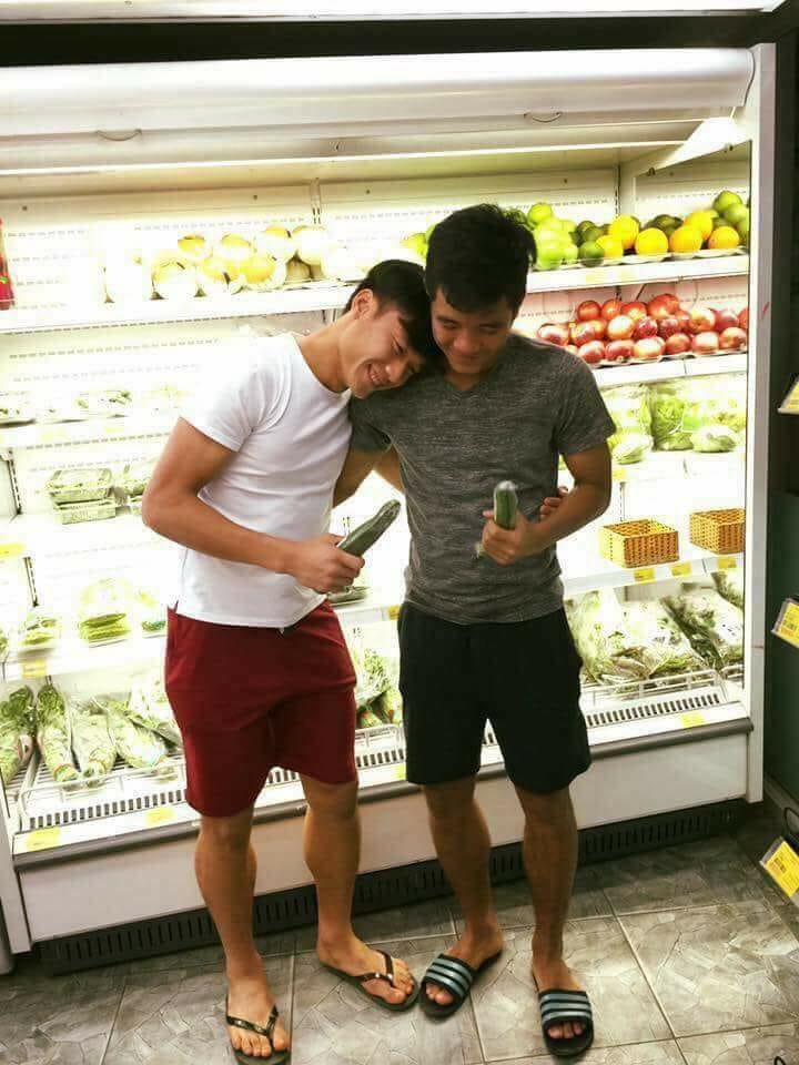 Nhìn đi nhìn lại, đội tuyển Việt Nam cũng có nhiều cặp đôi tình bể bình khiến fan tích cực đẩy thuyền