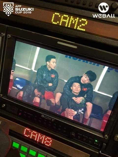 Nhìn đi nhìn lại, đội tuyển Việt Nam cũng có nhiều cặp đôi tình bể bình khiến fan tích cực đẩy thuyền