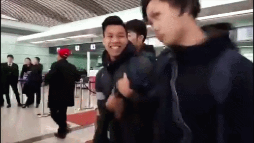 Nhìn đi nhìn lại, đội tuyển Việt Nam cũng có nhiều cặp đôi tình bể bình khiến fan tích cực đẩy thuyền