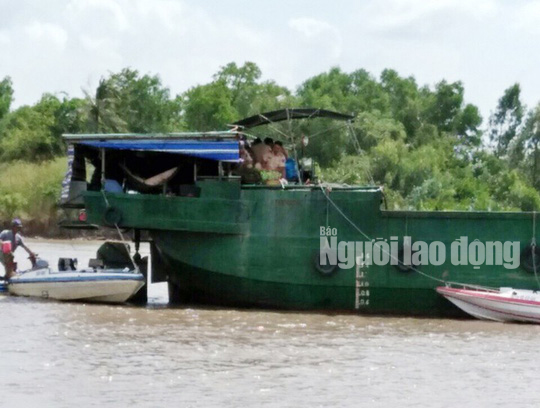 Tai nạn đường thủy, bé 4 tuổi bị thương khi ông bà ngoại chết và mất tích