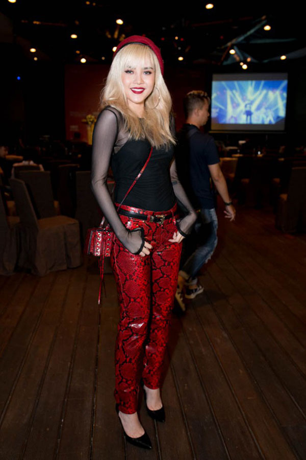 Lâu lâu không gặp, vẫn biết Thiều Bảo Trâm ngày càng sexy nhưng ai dè đã hết nấc thế này rồi