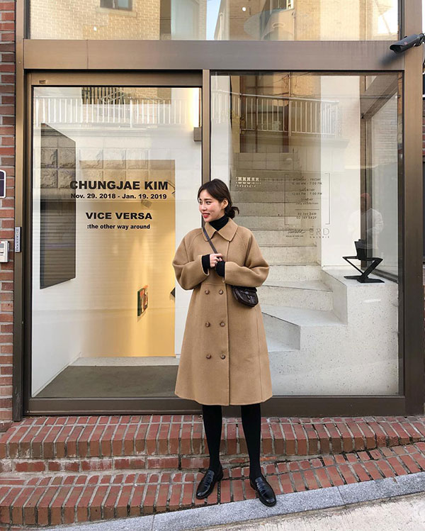 Áo len cổ lọ + áo khoác dạ: Combo xưa như trái đất đang được các quý cô sành mốt ưu ái hết mực