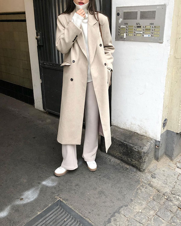 Áo len cổ lọ + áo khoác dạ: Combo xưa như trái đất đang được các quý cô sành mốt ưu ái hết mực