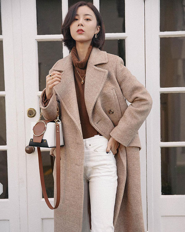 Áo len cổ lọ + áo khoác dạ: Combo xưa như trái đất đang được các quý cô sành mốt ưu ái hết mực