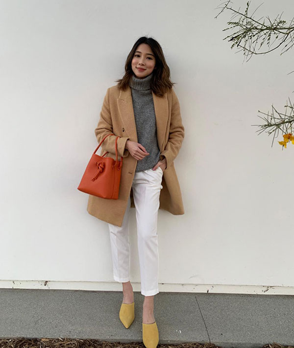 Áo len cổ lọ + áo khoác dạ: Combo xưa như trái đất đang được các quý cô sành mốt ưu ái hết mực