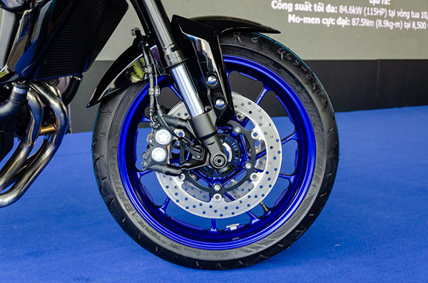 Yamaha MT-09 chính hãng về Việt Nam, giá 299 triệu đồng