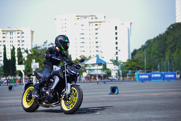 Yamaha MT-09 chính hãng về Việt Nam, giá 299 triệu đồng