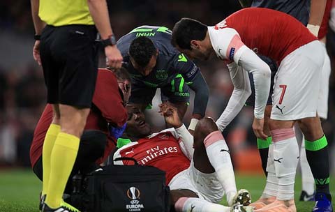 Vì sao Arsenal chịu mất trắng Ramsey và Welbeck?