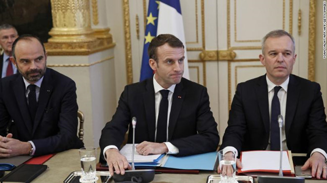 Macron nhượng bộ người biểu tình: Tôi biết đã làm tổn thương các bạn
