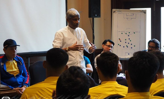 Để hạ tuyển Việt Nam, người Malaysia tìm đến Phù thủy Rajagobal