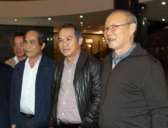 Tổng cục TDTT nêu lý do bầu Đức trả lương cho HLV Park Hang Seo