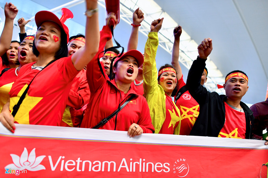 CĐV ùn ùn sang Malaysia trước giờ đấu chung kết AFF Cup