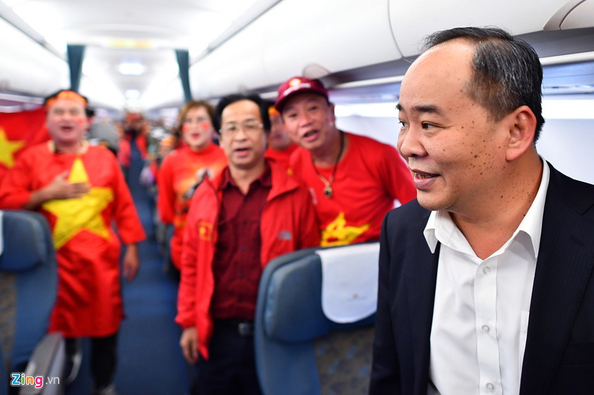 CĐV ùn ùn sang Malaysia trước giờ đấu chung kết AFF Cup