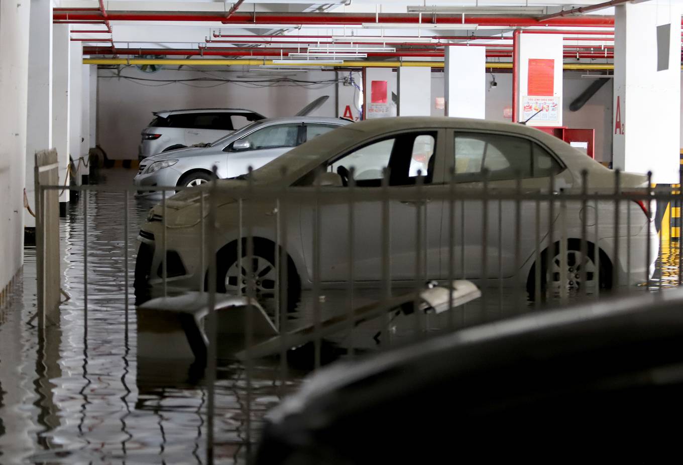 13 ôtô được cứu sau ba ngày chìm dưới nước