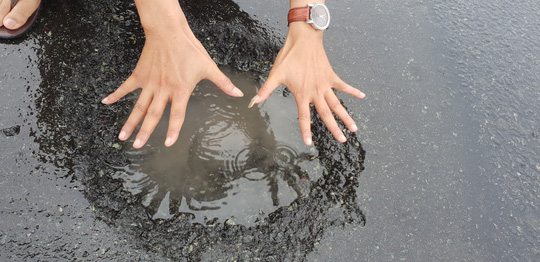 Sau mưa lớn, đường cao tốc Đà Nẵng – Quảng Ngãi 34.500 tỉ đầy ổ gà