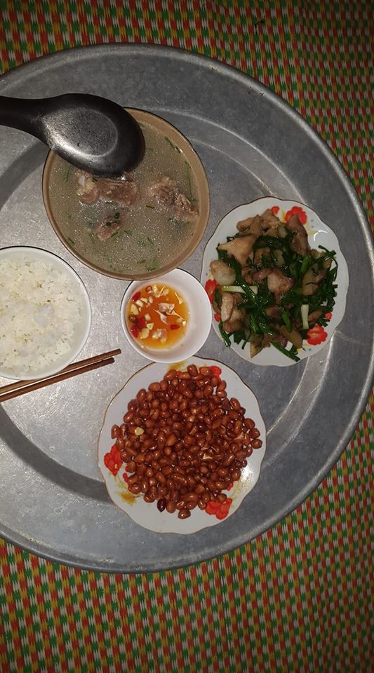 Khoe mâm cơm không rau lại khiến chị em xuýt xoa, hóa ra bí quyết của chàng trai trẻ là thế này Khoe mâm cơm không rau lại khiến chị em xuýt xoa, hóa ra bí quyết của chàng trai trẻ là thế này