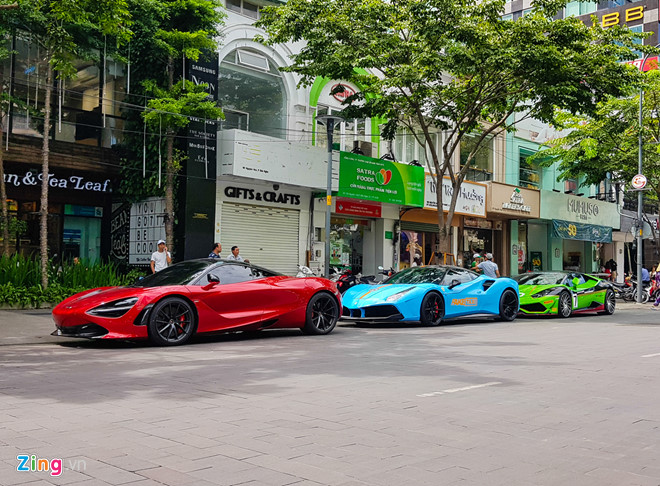 McLaren 720S đẹp long lanh xuống phố Sài Gòn