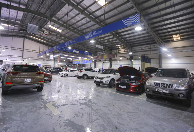 Garage ở Đà Nẵng quá tải vì xế hộp nhập viện sau mưa kỷ lục