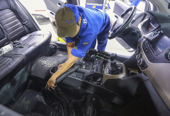 Garage ở Đà Nẵng quá tải vì xế hộp nhập viện sau mưa kỷ lục