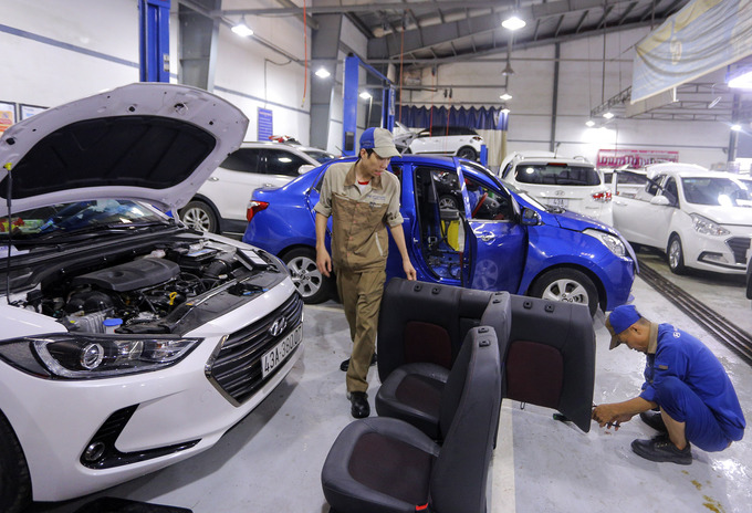 Garage ở Đà Nẵng quá tải vì xế hộp nhập viện sau mưa kỷ lục