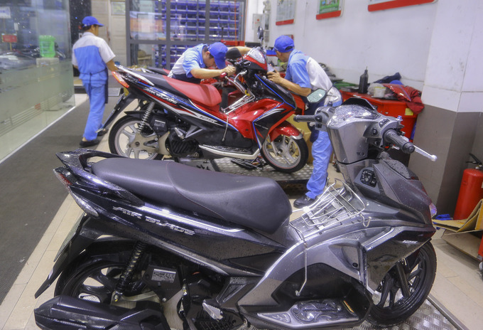 Garage ở Đà Nẵng quá tải vì xế hộp nhập viện sau mưa kỷ lục