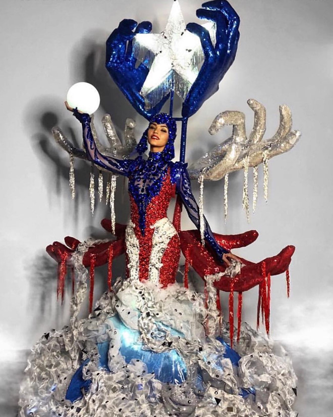 Thí sinh Puerto Rico ngã sụp trên sân khấu khi diễn trang phục dân tộc