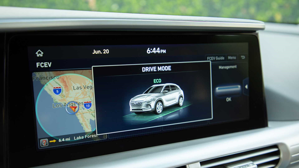 SUV chạy khí hydro Hyundai Nexo giá 60.000 USD tại Mỹ