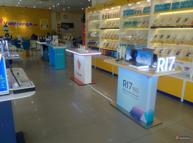 Vsmart lộ diện gần như hoàn toàn trên website đại lý, chỉ chờ nốt giá bán chính thức