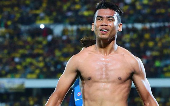 Hình thể vạm vỡ của cầu thủ Malaysia đối đầu Việt Nam ở AFF Cup Hình thể vạm vỡ của cầu thủ Malaysia đối đầu Việt Nam ở AFF Cup