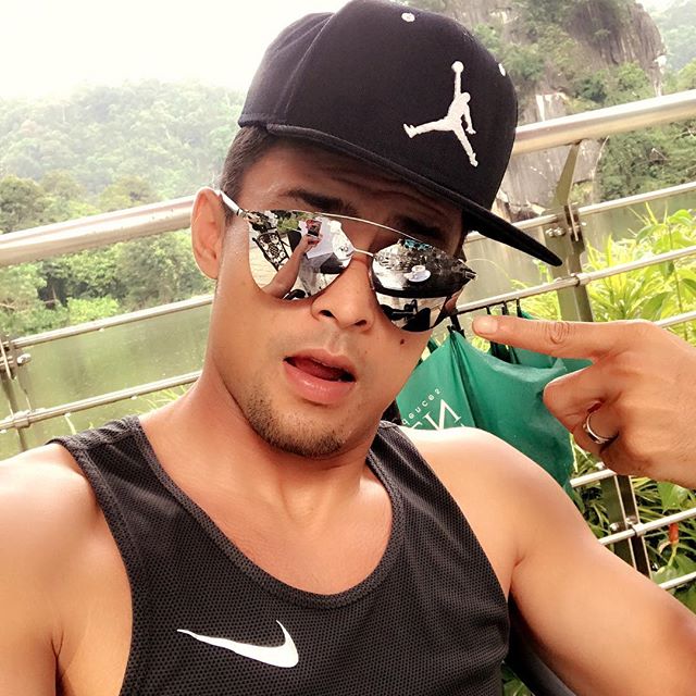 Hình thể vạm vỡ của cầu thủ Malaysia đối đầu Việt Nam ở AFF Cup