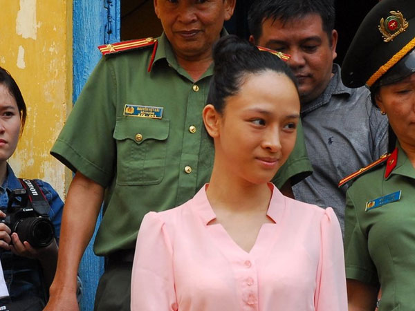 Nóng: Đình chỉ vụ hoa hậu Phương Nga